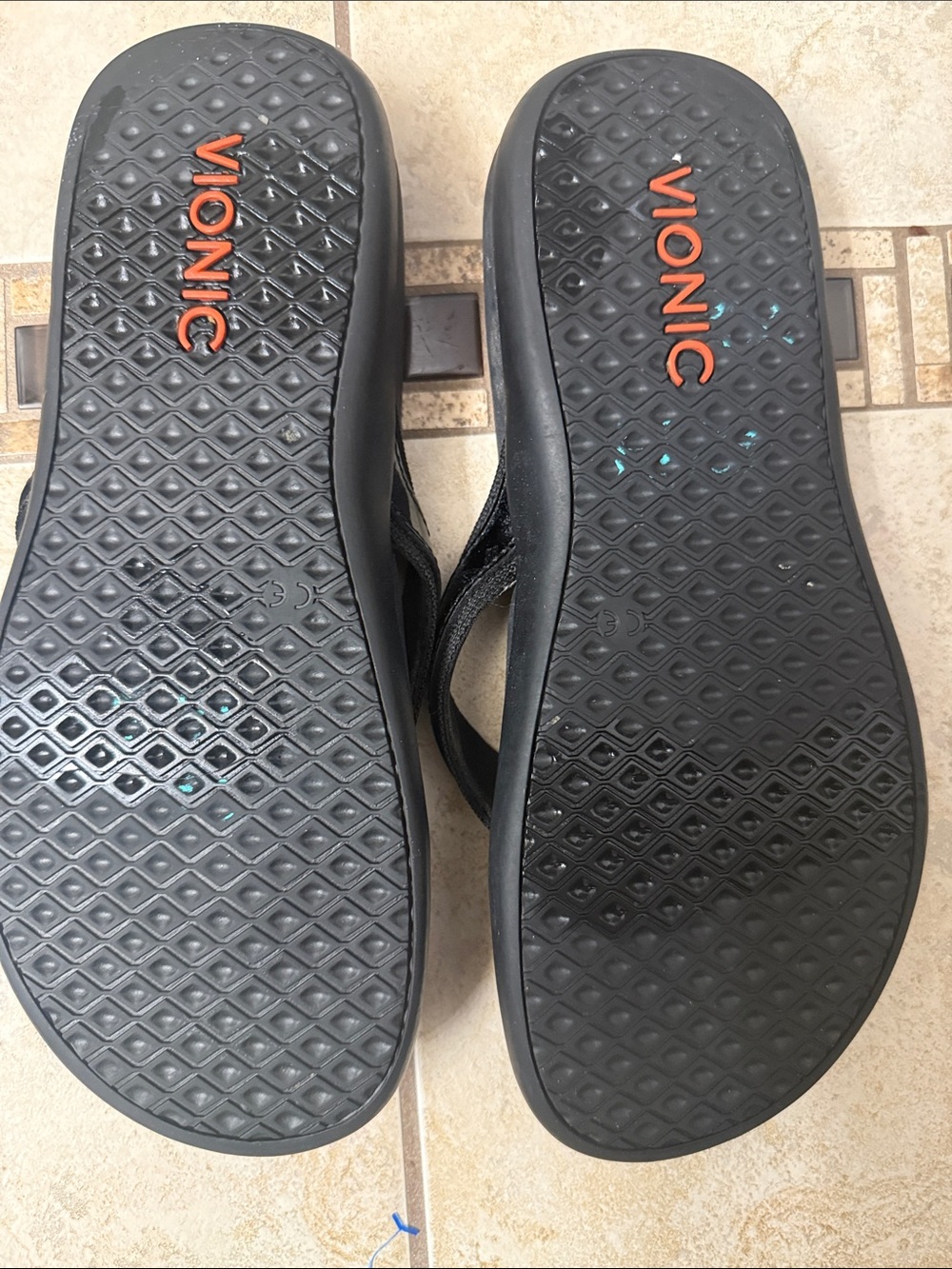 Vionic Black Women’s Flip Flops size 8 - Picture 2 of 2